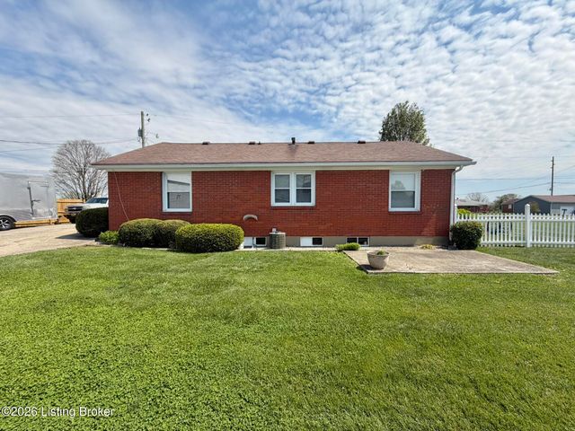 157 Stout St, Mt Washington, KY 40047
