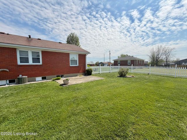 157 Stout St, Mt Washington, KY 40047