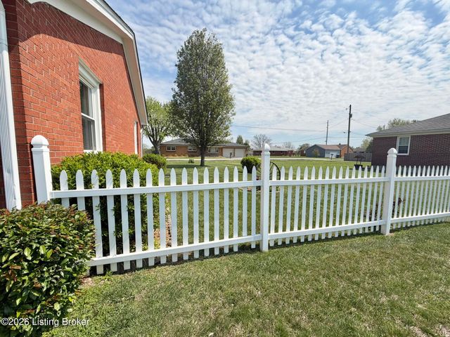 157 Stout St, Mt Washington, KY 40047