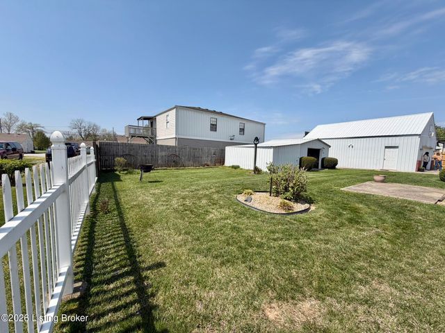 157 Stout St, Mt Washington, KY 40047