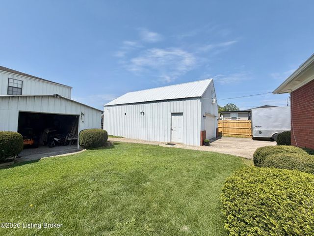 157 Stout St, Mt Washington, KY 40047