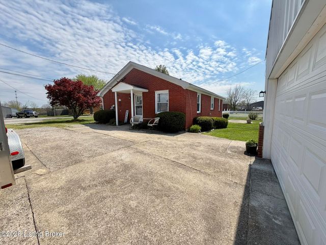 157 Stout St, Mt Washington, KY 40047