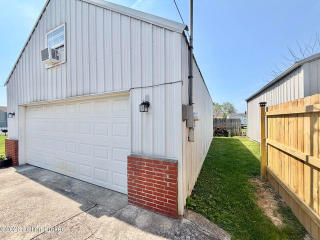 157 Stout St, Mt Washington, KY 40047