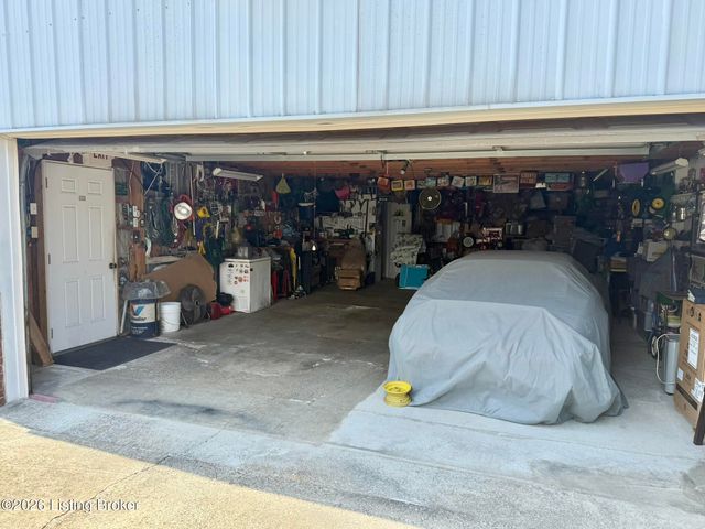 157 Stout St, Mt Washington, KY 40047