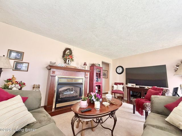 157 Stout St, Mt Washington, KY 40047