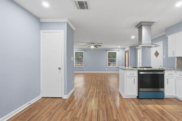 20 Moon Valley Court, Conroe, TX 77304