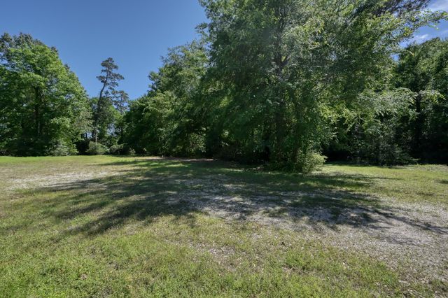 15201 Walden Road, Montgomery, TX 77356
