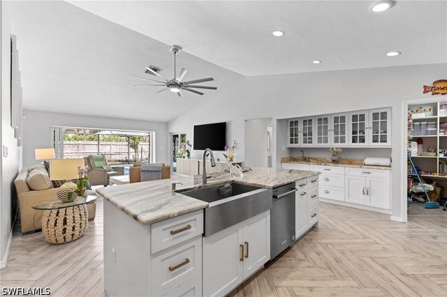 2467 Pine Woods CIR 3, Naples, FL 34105