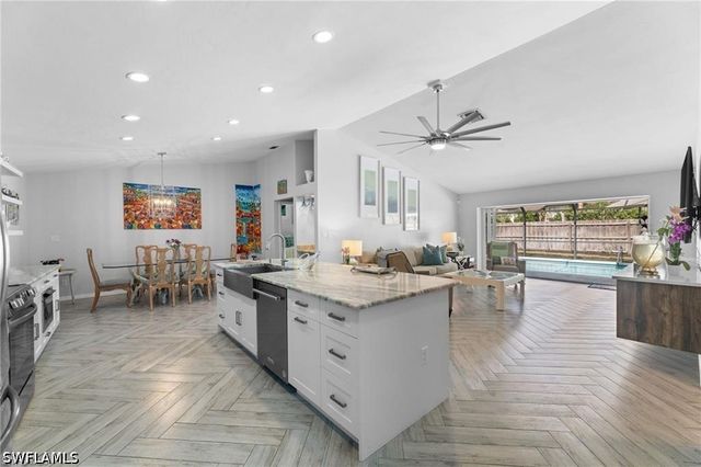 2467 Pine Woods CIR 3, Naples, FL 34105