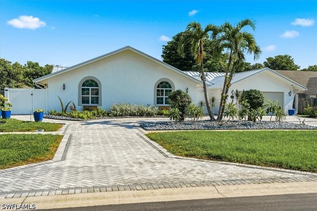 2467 Pine Woods CIR 3, Naples, FL 34105