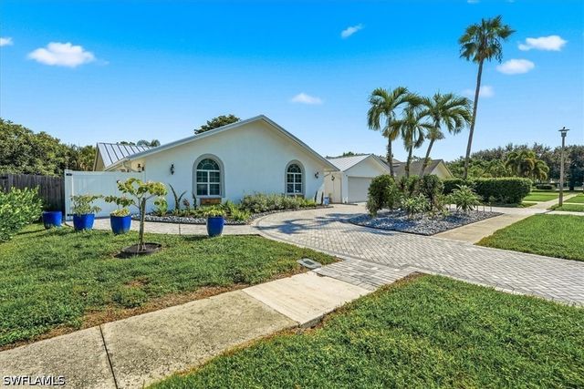 2467 Pine Woods CIR 3, Naples, FL 34105