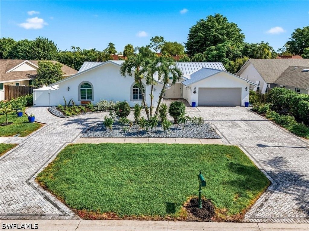 2467 Pine Woods CIR 3, Naples, FL 34105