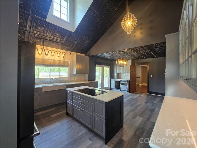 5914 Hanna Court, Charlotte, NC 28212