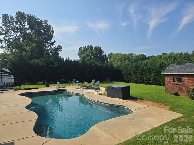 5914 Hanna Court, Charlotte, NC 28212