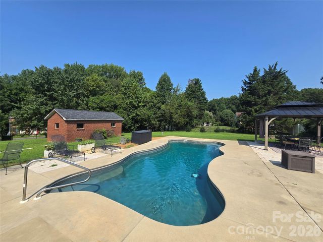 5914 Hanna Court, Charlotte, NC 28212