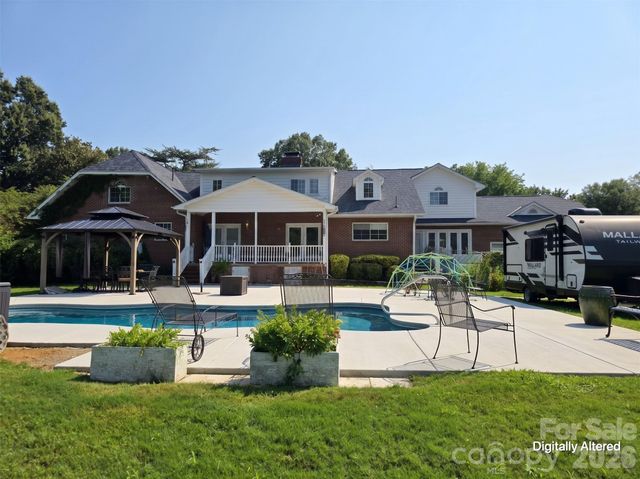 5914 Hanna Court, Charlotte, NC 28212