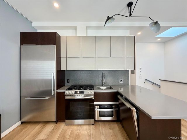 7157 69th Place Unit 2, Glendale, NY 11385