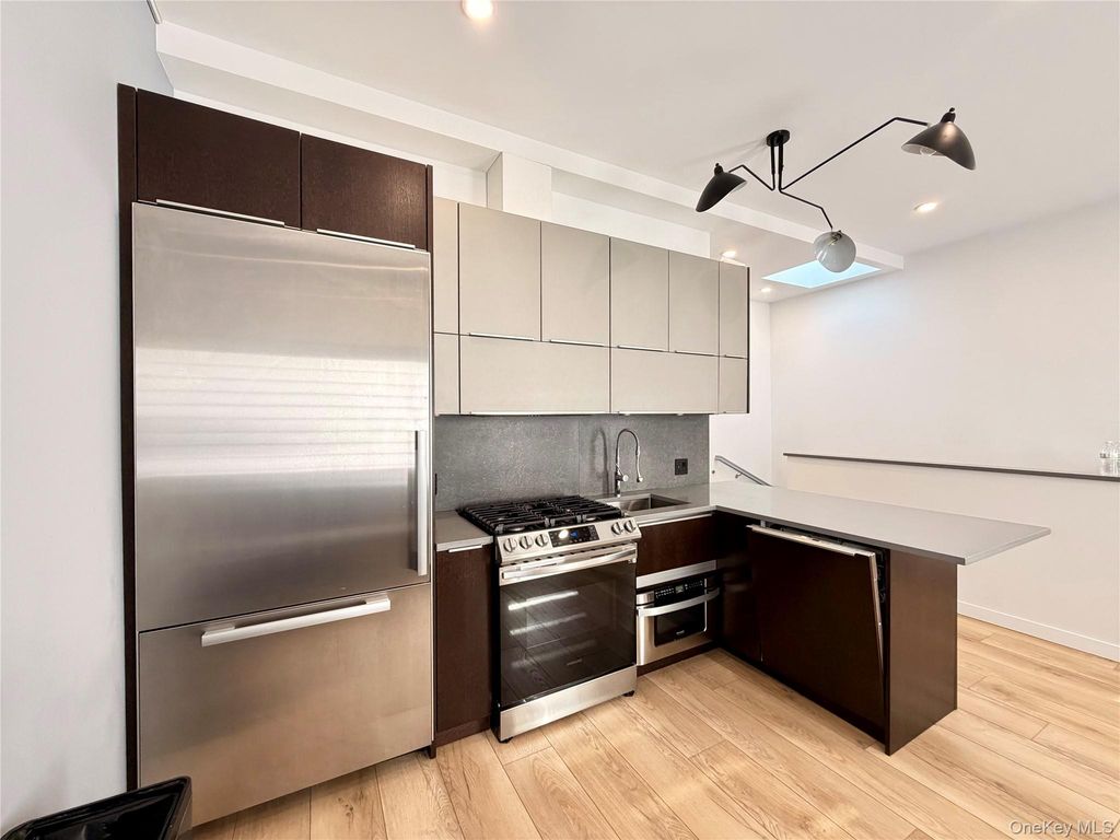 7157 69th Place Unit 2, Glendale, NY 11385