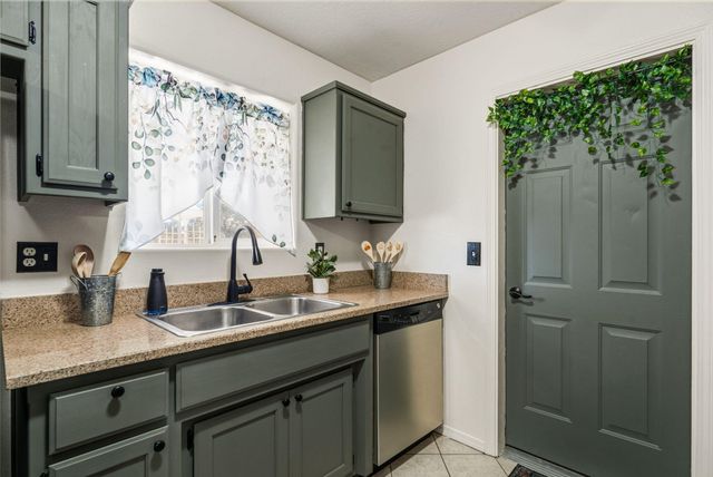 42 Milton Loop, Los Lunas, NM 87031