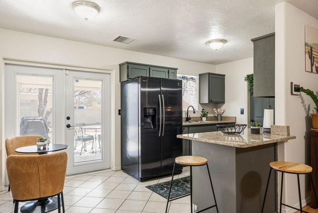 42 Milton Loop, Los Lunas, NM 87031