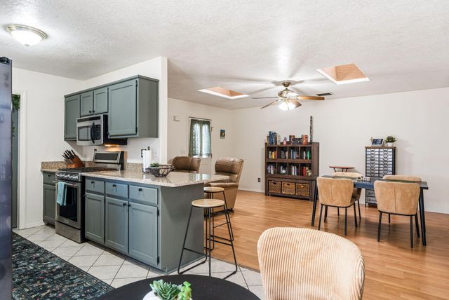 42 Milton Loop, Los Lunas, NM 87031