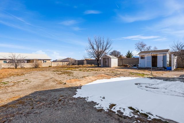 42 Milton Loop, Los Lunas, NM 87031