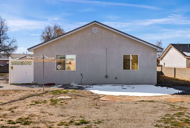 42 Milton Loop, Los Lunas, NM 87031