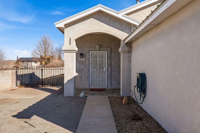 42 Milton Loop, Los Lunas, NM 87031