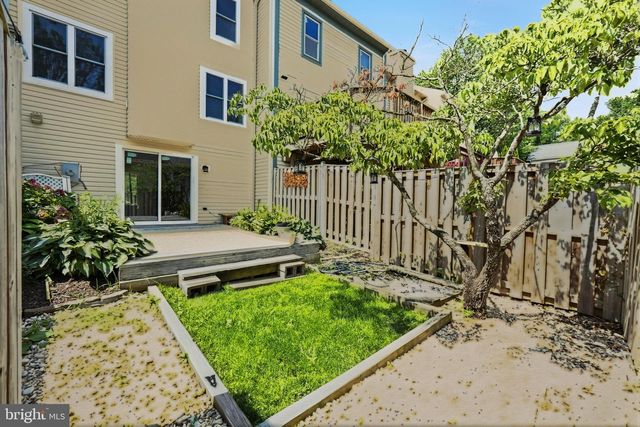 2846 SCHOOLHOUSE CIR, Silver Spring, MD 20902