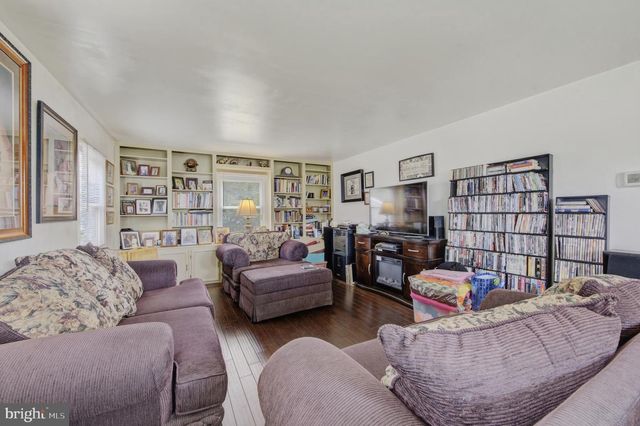 10 GALTON LN, Willingboro, NJ 08046