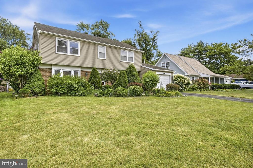10 GALTON LN, Willingboro, NJ 08046