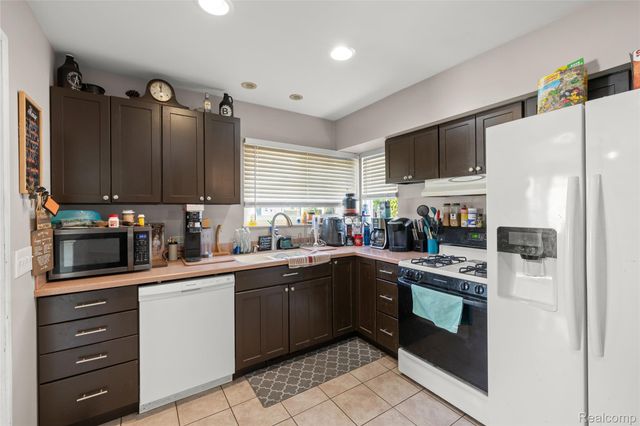 23421 Allor Street, St. Clair Shores, MI 48082