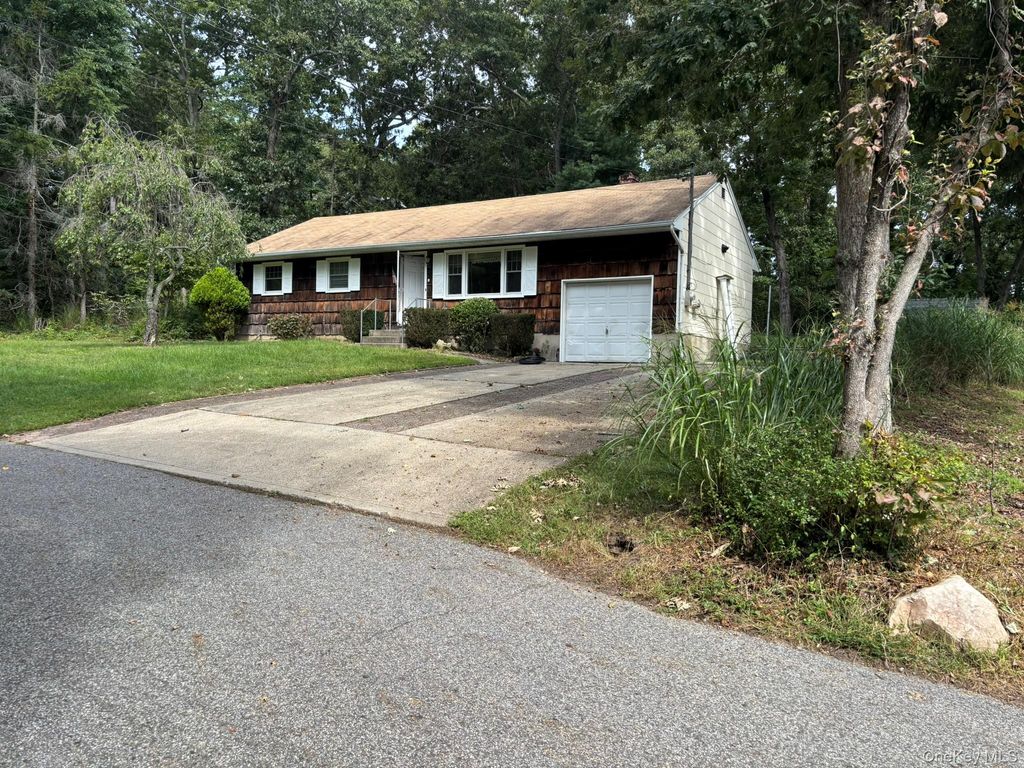 219 Shafter Street, Islandia, NY 11749