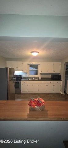 3210 New Lynnview Dr, Louisville, KY 40216