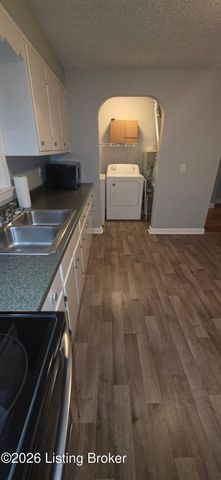 3210 New Lynnview Dr, Louisville, KY 40216