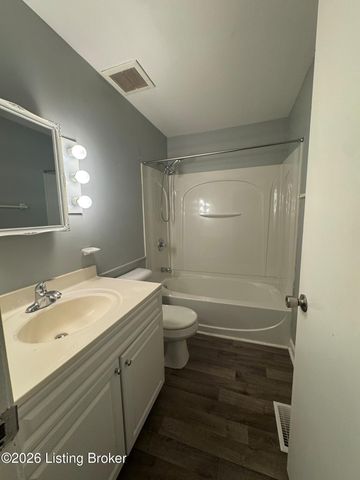 3210 New Lynnview Dr, Louisville, KY 40216
