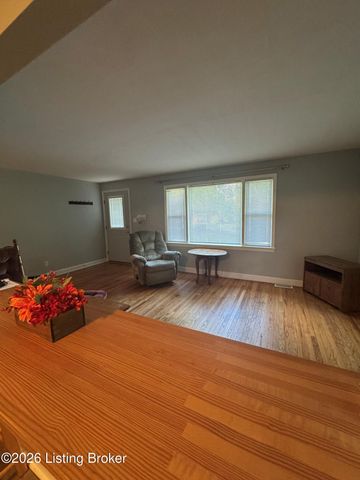 3210 New Lynnview Dr, Louisville, KY 40216