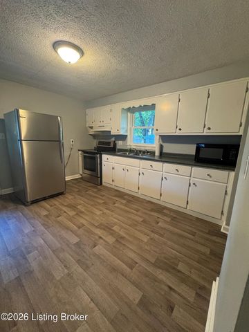 3210 New Lynnview Dr, Louisville, KY 40216