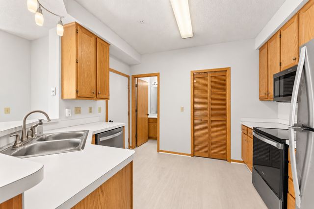 8763 Branson Drive 90, Inver Grove Heights, MN 55076