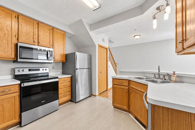 8763 Branson Drive 90, Inver Grove Heights, MN 55076