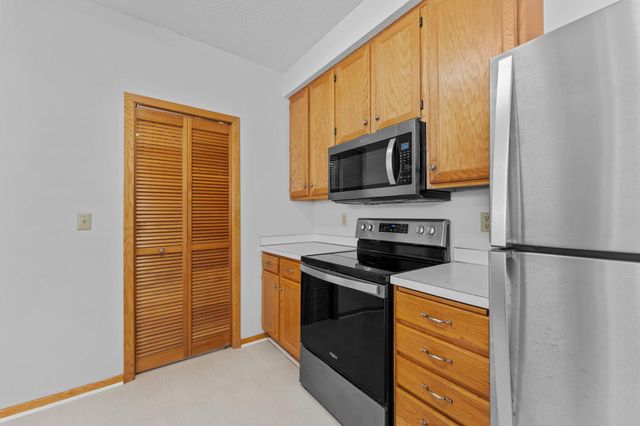 8763 Branson Drive 90, Inver Grove Heights, MN 55076