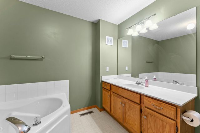 8763 Branson Drive 90, Inver Grove Heights, MN 55076