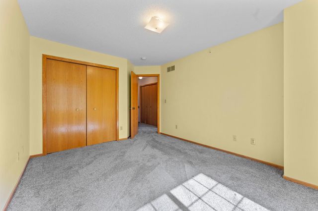 8763 Branson Drive 90, Inver Grove Heights, MN 55076
