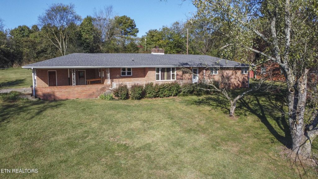 639 Mccrary St, Philadelphia, TN 37846