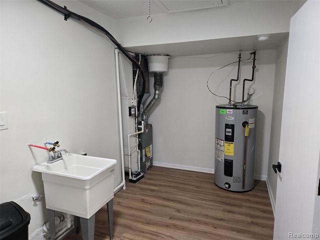 23071 Kenosha Street, Oak Park, MI 48237