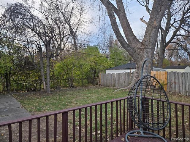 23071 Kenosha Street, Oak Park, MI 48237