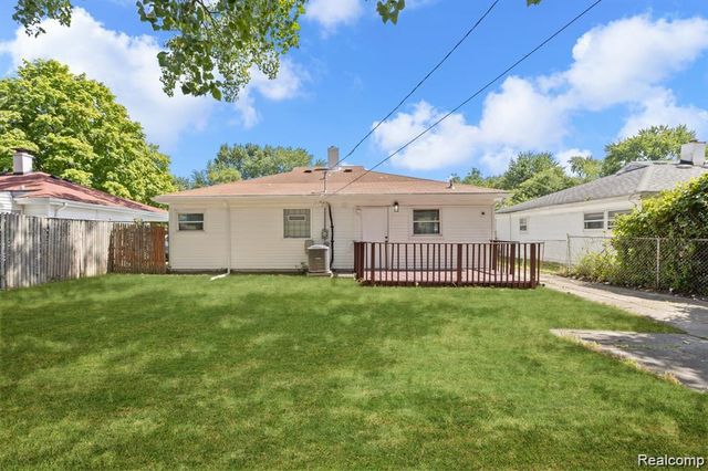 23071 Kenosha Street, Oak Park, MI 48237