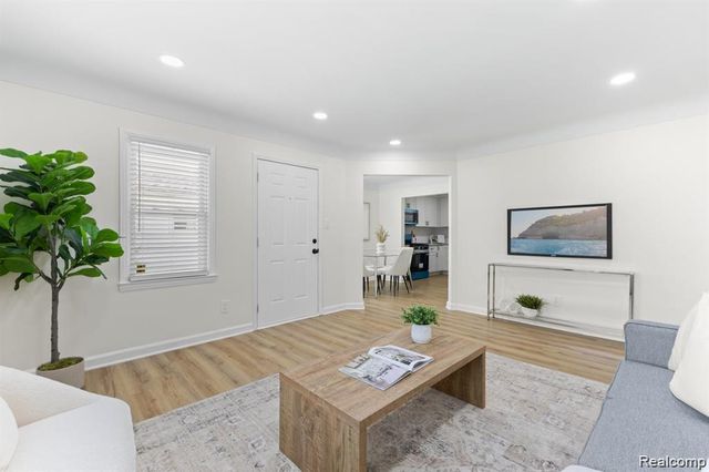 23071 Kenosha Street, Oak Park, MI 48237