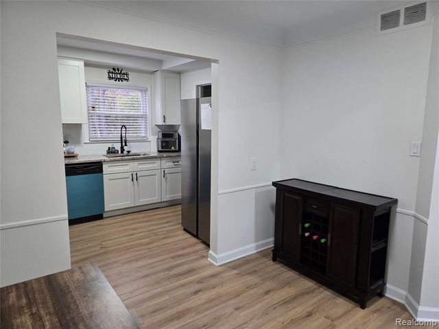 23071 Kenosha Street, Oak Park, MI 48237