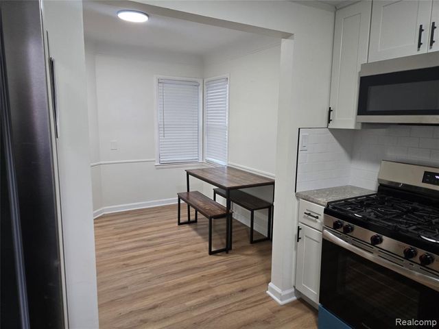 23071 Kenosha Street, Oak Park, MI 48237